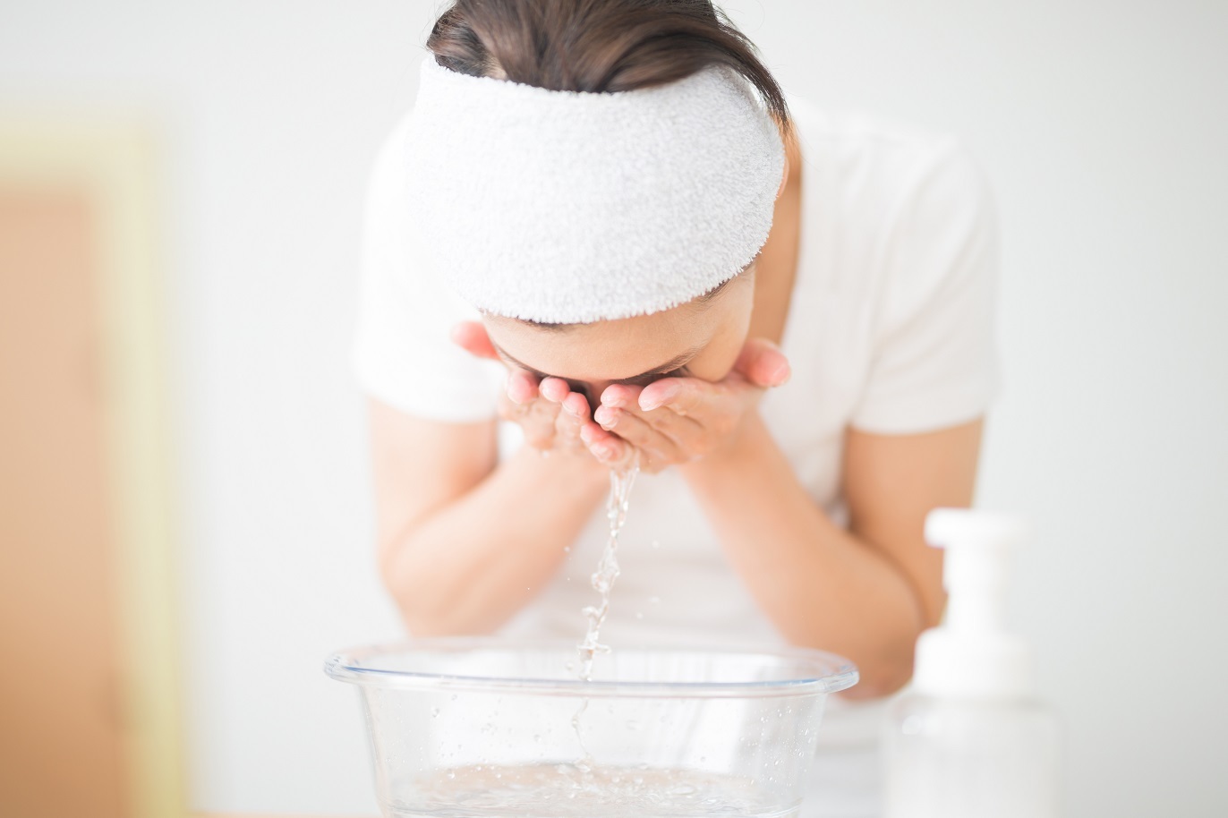 ながら美容でしっかりお手入れ♪フェイスマスクの効果的な使い方 | スギ薬局グループお客様サイト